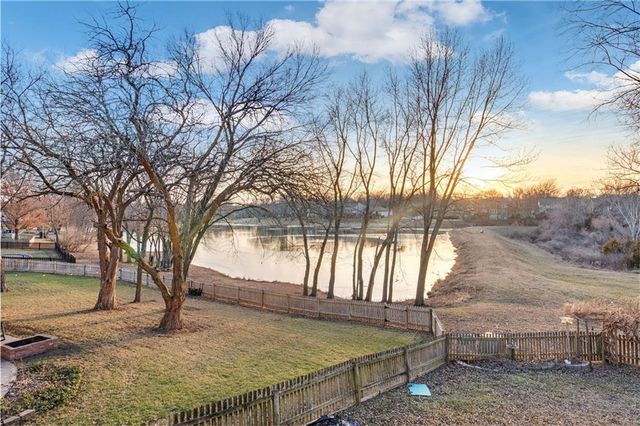 2348 W Trail Drive, Olathe, KS 66061