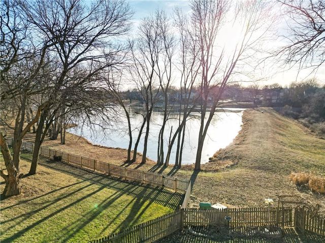 2348 W Trail Drive, Olathe, KS 66061