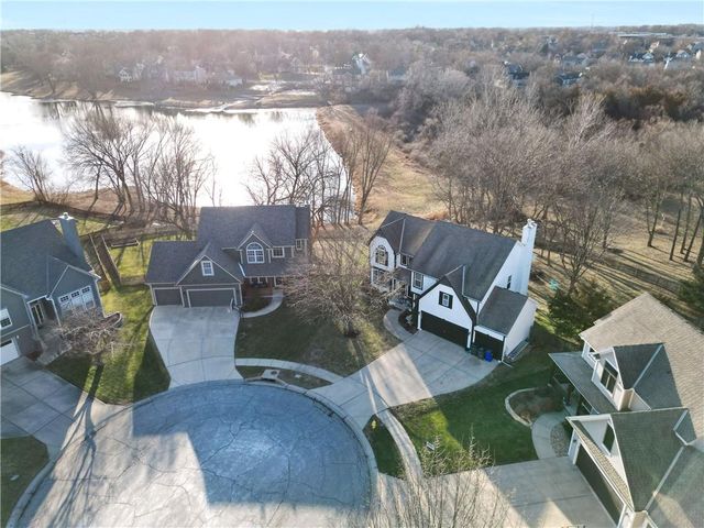 2348 W Trail Drive, Olathe, KS 66061