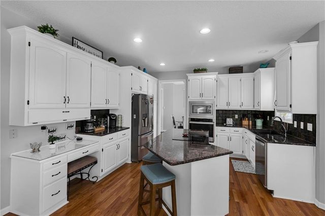 2348 W Trail Drive, Olathe, KS 66061