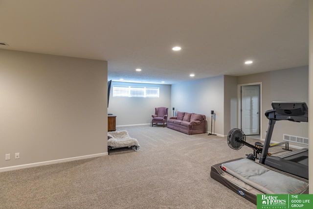 18363 Sage Street, Omaha, NE 68136