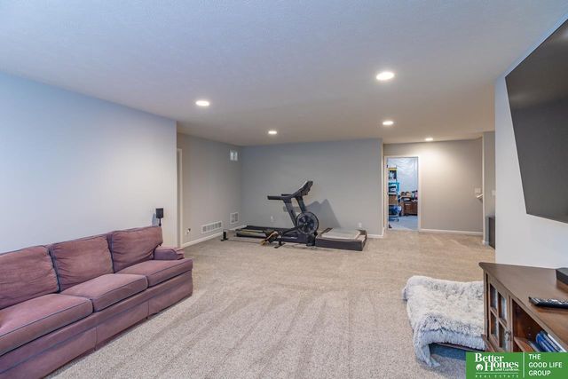 18363 Sage Street, Omaha, NE 68136