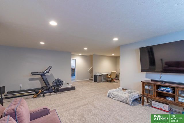 18363 Sage Street, Omaha, NE 68136