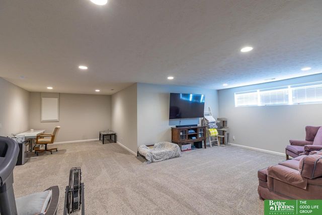 18363 Sage Street, Omaha, NE 68136