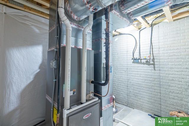 18363 Sage Street, Omaha, NE 68136