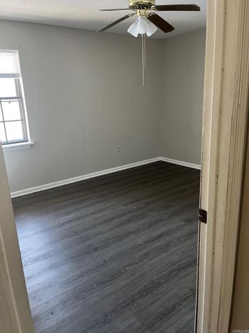 124 Shamrock Dr, Conway, AR 72032