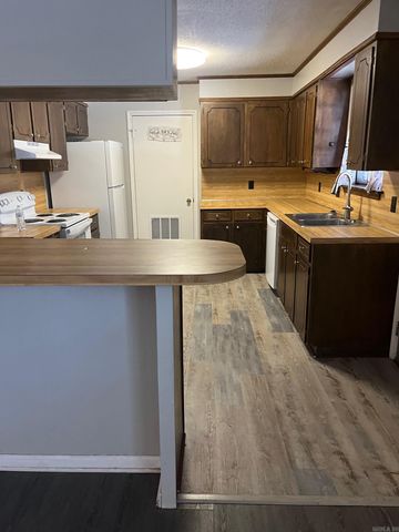 124 Shamrock Dr, Conway, AR 72032