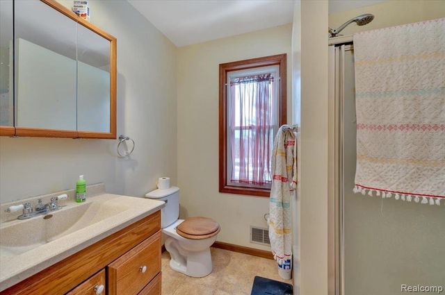 2055 Broker Road, Lapeer, MI 48446