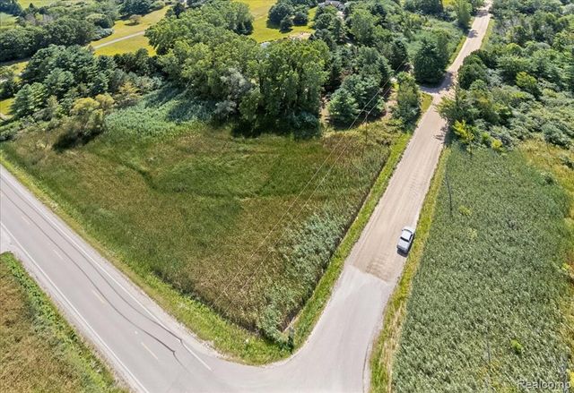 2055 Broker Road, Lapeer, MI 48446