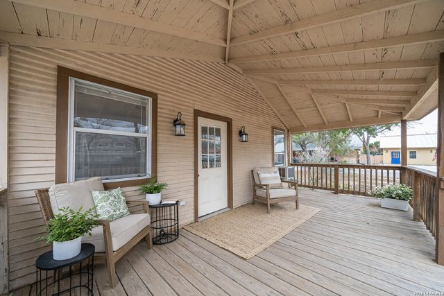 1516 Mexico, Castroville, TX 78009