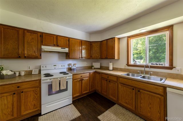 13390 Cogswell Street, Romulus, MI 48174