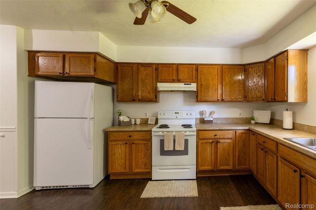13390 Cogswell Street, Romulus, MI 48174