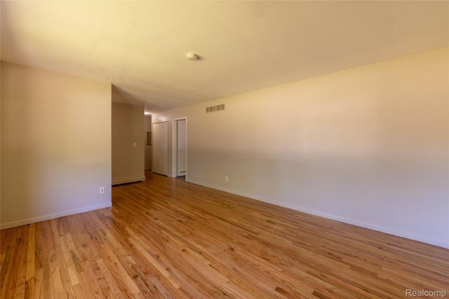 13390 Cogswell Street, Romulus, MI 48174