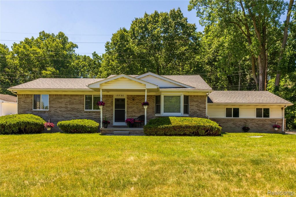 13390 Cogswell Street, Romulus, MI 48174