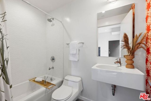 803 Wilcox Avenue 4, Los Angeles, CA 90038