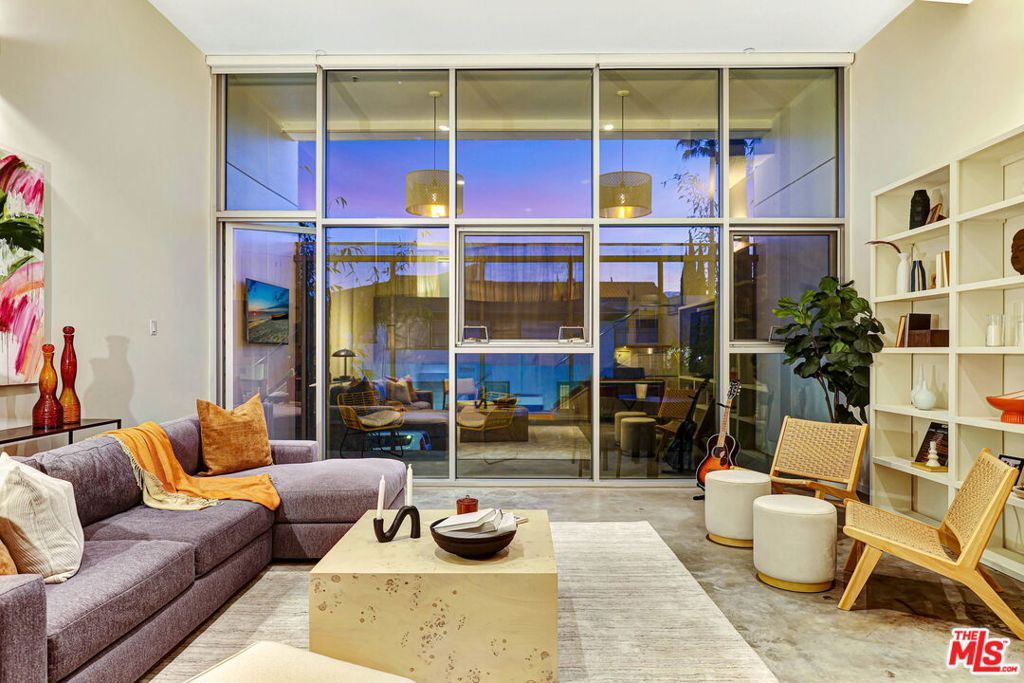 803 Wilcox Avenue 4, Los Angeles, CA 90038