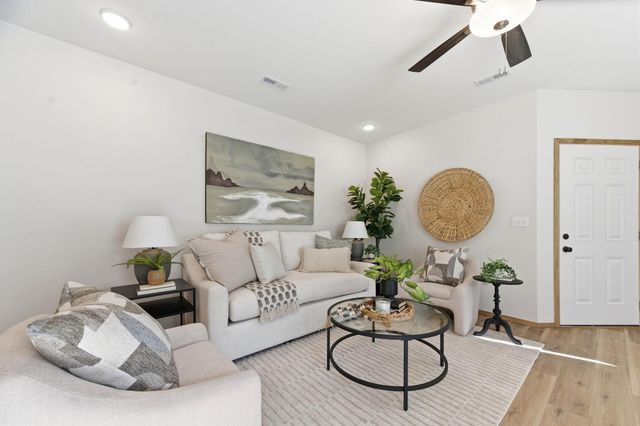 1723 N Main St, Rose Hill, KS 67133