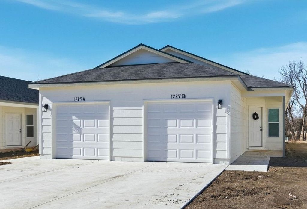 1723 N Main St, Rose Hill, KS 67133