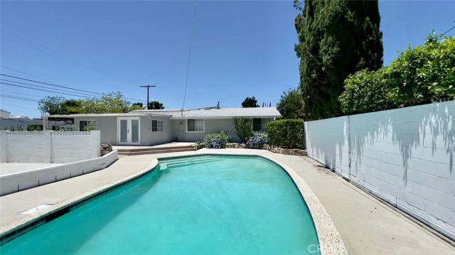 8742 Quakertown Avenue, Northridge, CA 91324