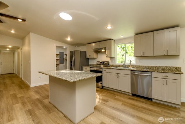 17807 43rd Avenue E, Tacoma, WA 98446
