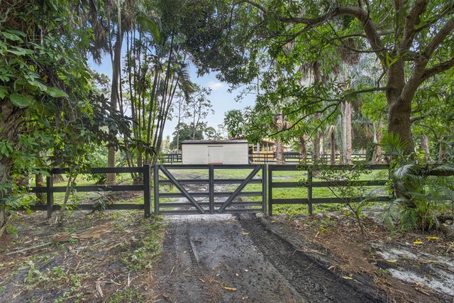 2340 B Road, Loxahatchee Groves, FL 33470