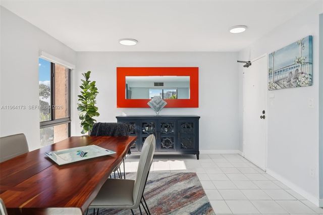 2201 Brickell Ave 77, Miami, FL 33129