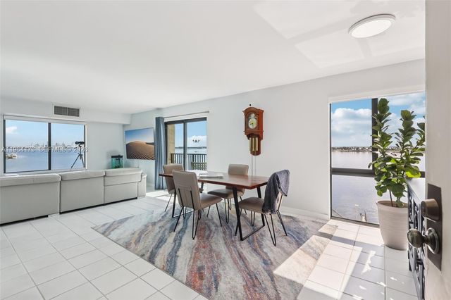 2201 Brickell Ave 77, Miami, FL 33129