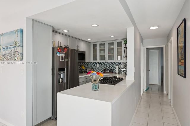 2201 Brickell Ave 77, Miami, FL 33129