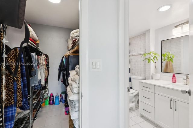 2201 Brickell Ave 77, Miami, FL 33129