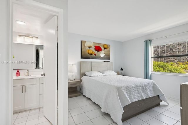 2201 Brickell Ave 77, Miami, FL 33129