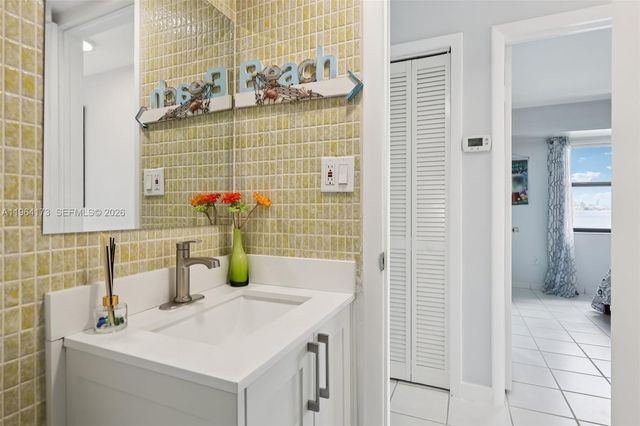 2201 Brickell Ave 77, Miami, FL 33129