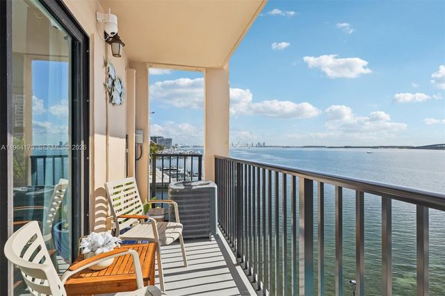 2201 Brickell Ave 77, Miami, FL 33129