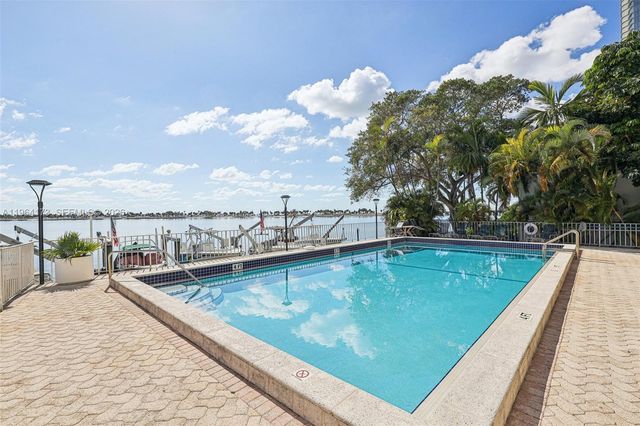 2201 Brickell Ave 77, Miami, FL 33129