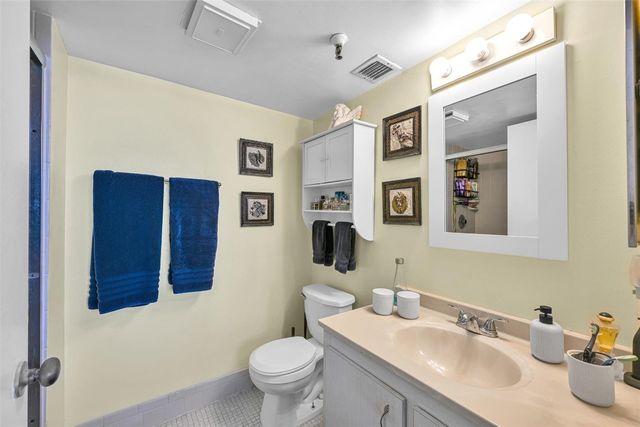 4570 NW 18th Avenue 604, Deerfield Beach, FL 33064