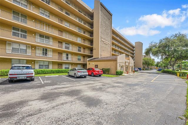 4570 NW 18th Avenue 604, Deerfield Beach, FL 33064