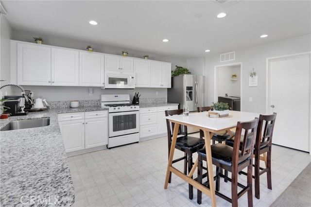 15954 Silver Tip Way, Victorville, CA 92394