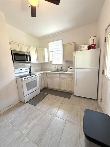 606 N Railroad St, Penn Twp, PA 15675