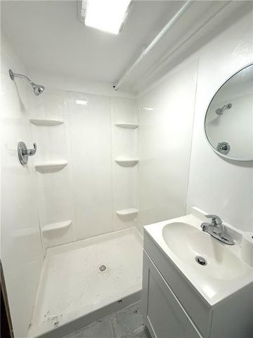 606 N Railroad St, Penn Twp, PA 15675