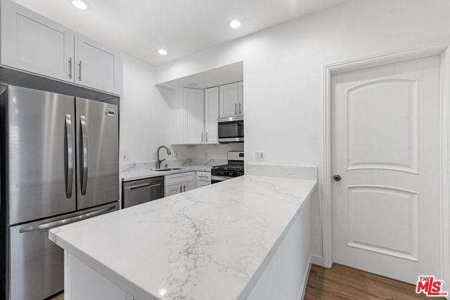 2263 Fox Hills Drive 102, Los Angeles, CA 90064