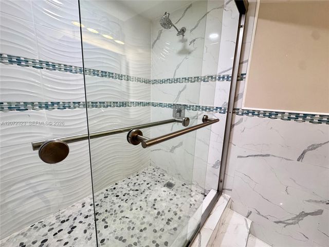 32 Wimbledon Lake Drive 221, Plantation, FL 33324