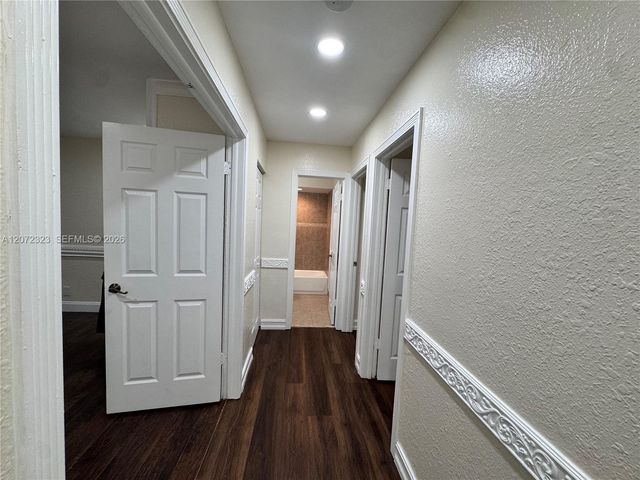 32 Wimbledon Lake Drive 221, Plantation, FL 33324
