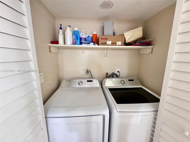 32 Wimbledon Lake Drive 221, Plantation, FL 33324