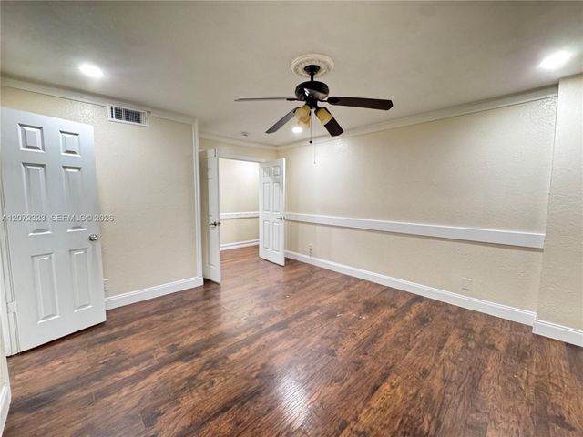 32 Wimbledon Lake Drive 221, Plantation, FL 33324