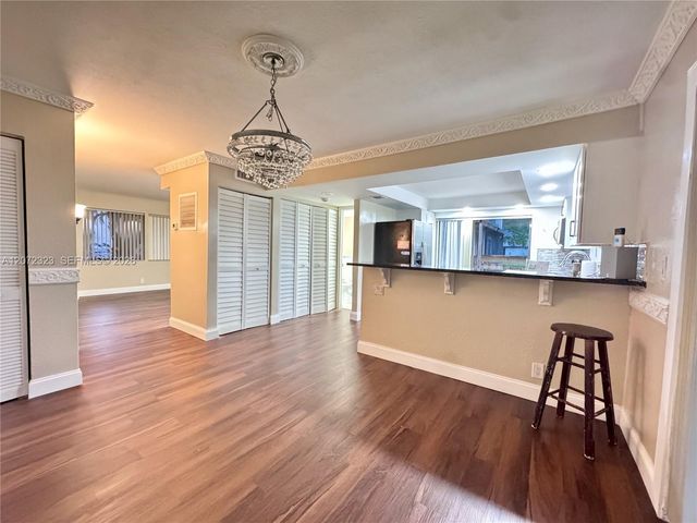 32 Wimbledon Lake Drive 221, Plantation, FL 33324