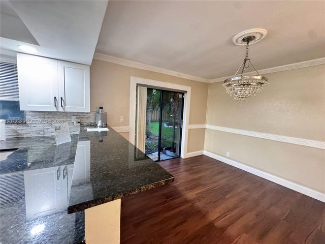 32 Wimbledon Lake Drive 221, Plantation, FL 33324