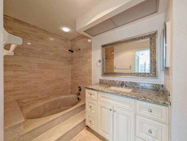 7535 La Paz Boulevard 107, Boca Raton, FL 33433