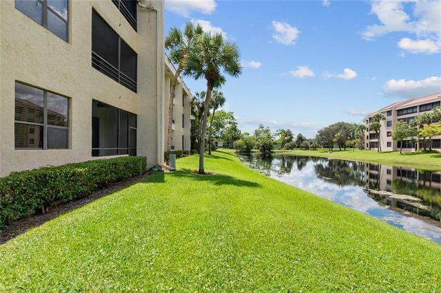 7535 La Paz Boulevard 107, Boca Raton, FL 33433