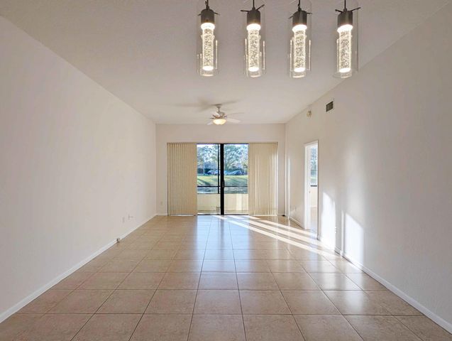 7535 La Paz Boulevard 107, Boca Raton, FL 33433