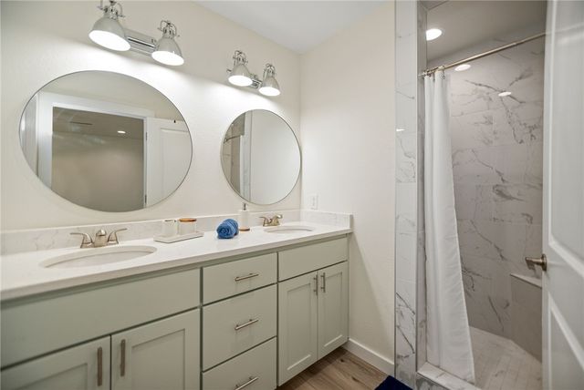 253 Carrie St, Port O'connor, TX 77982