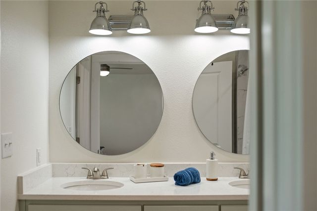 253 Carrie St, Port O'connor, TX 77982